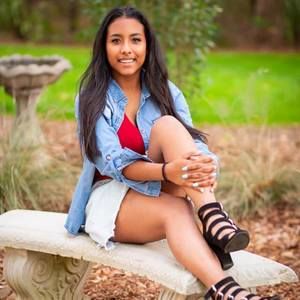 Meet your Posher, Daniela